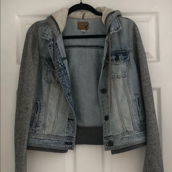 American Eagle Outfitters Jackets & Blazers - Jean jacket with sweatshirt in EXCELLENT condition